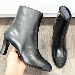 2025 CHANEL BLACK LEATHER ANKLE BOOTS Size 36. NEW W/ DEFECT. PLEASE SEE PHOTOS